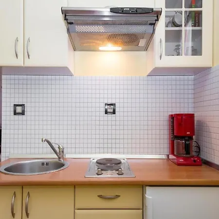 Cosy In Obrovac With Bath