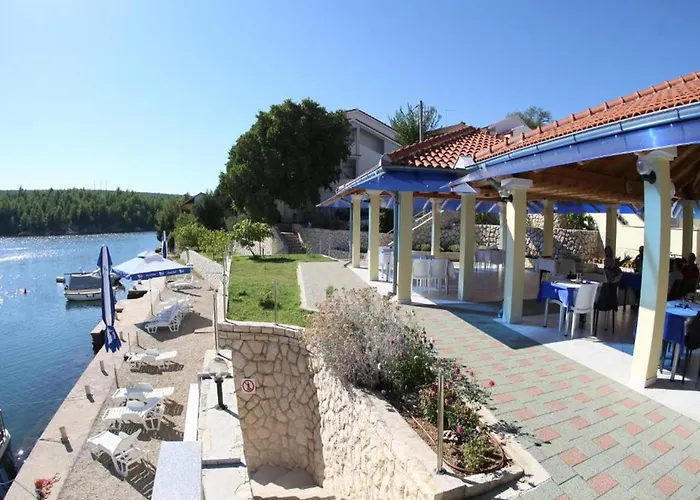 Cosy In Obrovac With Bath Apartment *