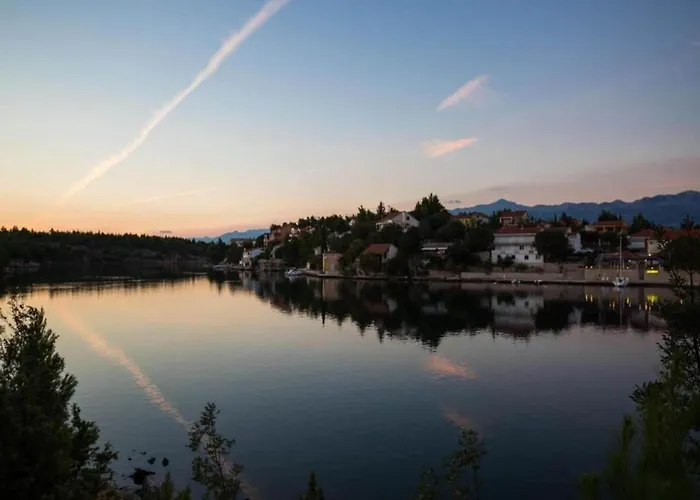 Cosy In Obrovac With Bath Apartment *