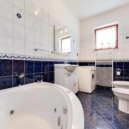 Апартаменты Cosy In Obrovac With Bath *