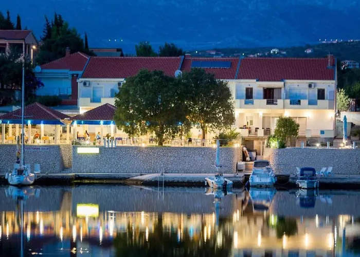 Cosy In Obrovac With Bath *